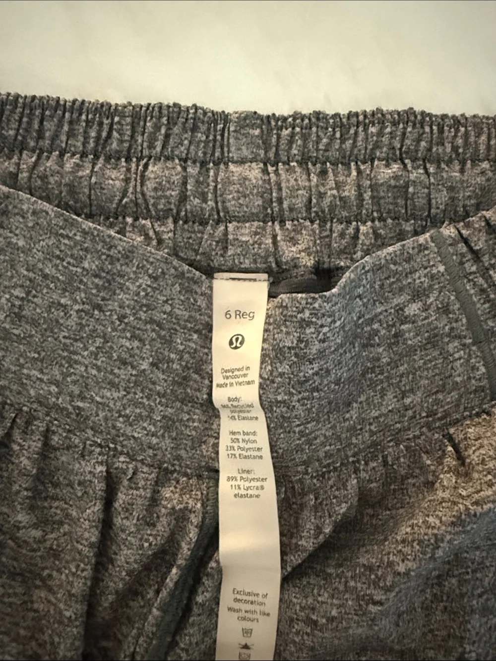 lululemon Hotty Hot Short Low Rise 2.5” - Heather Lux Multi Black Size 6 Reg